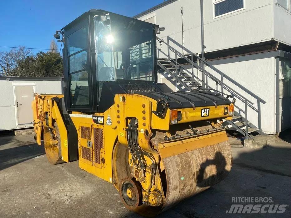 CAT CB 44 B 雙輪滾壓機