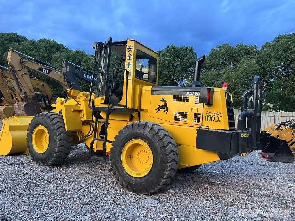 Komatsu WA320-3 輪胎式裝載機