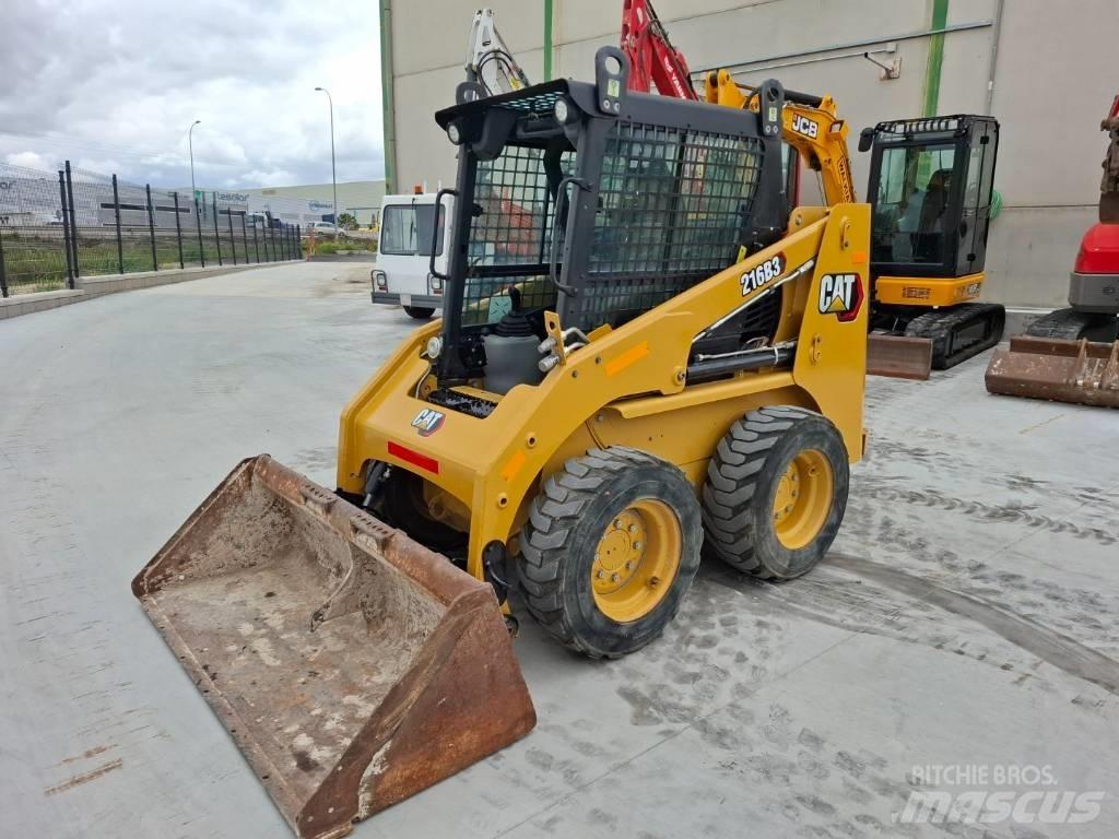 CAT 216 B 3 滑移轉向裝載機