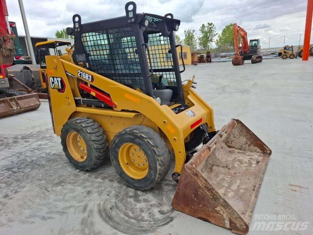 CAT 216 B 3 滑移轉向裝載機