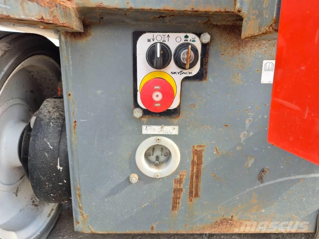 SkyJack SJ 4740 剪式升降機