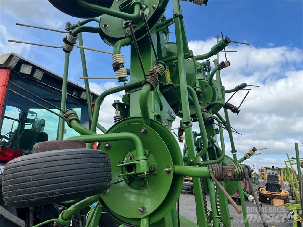 Krone KW 7.92 /8 耙與翻草機