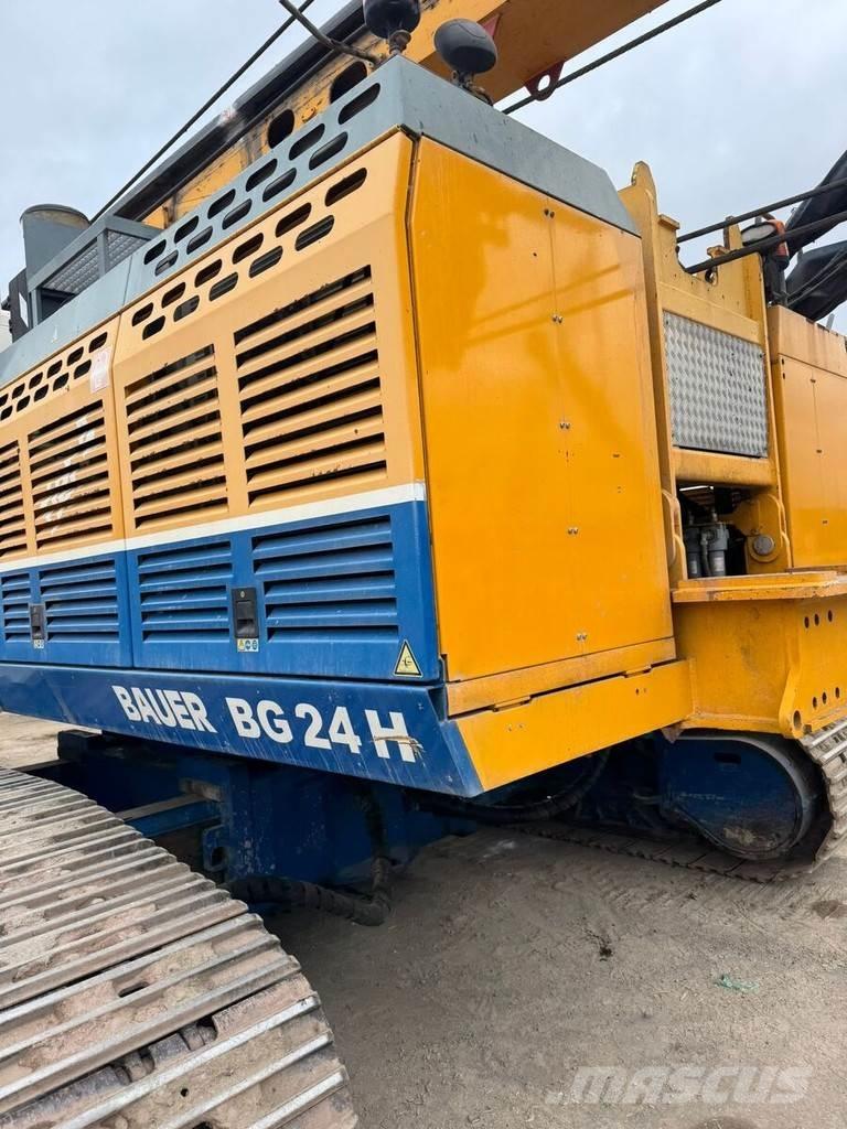Bauer BG 24 H 重型鑽孔機