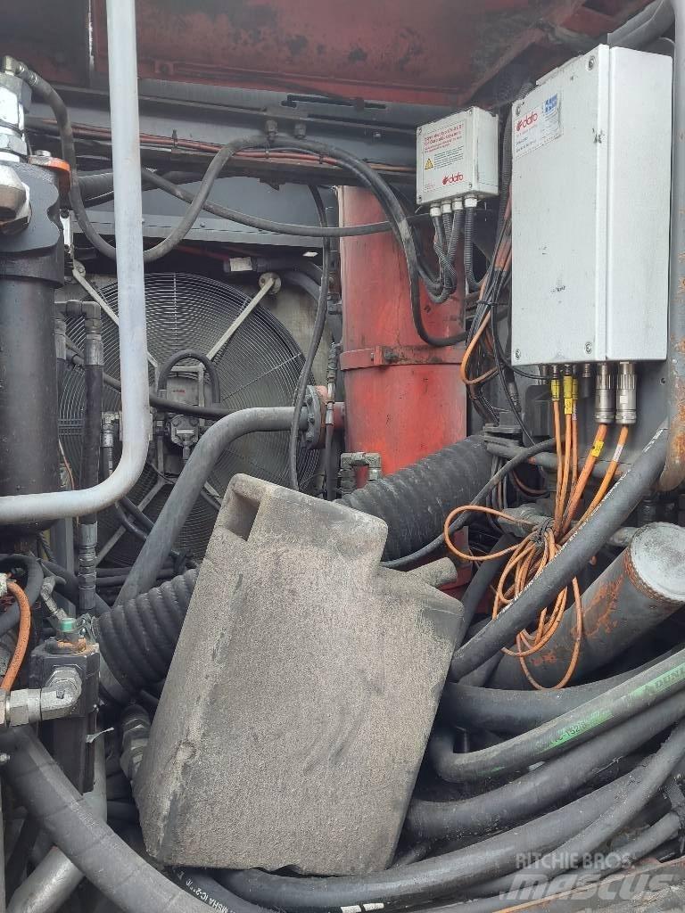Sandvik DP 1500 i 鑽孔機