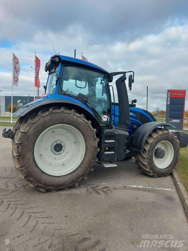 Valtra T235V 曳引機