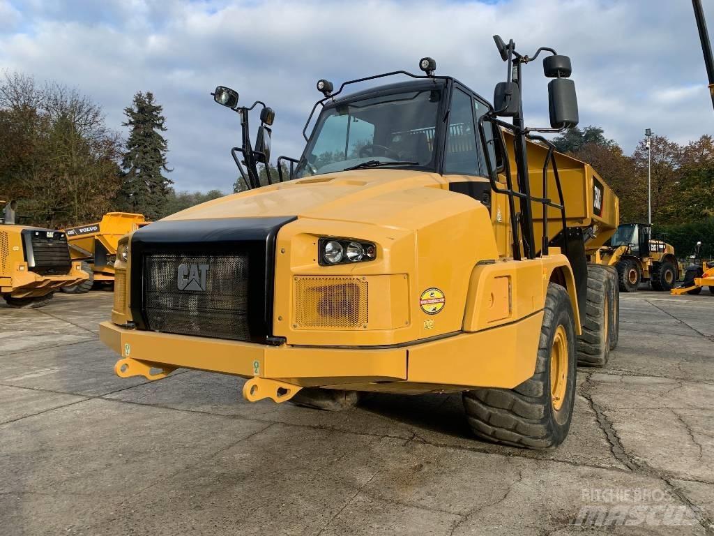 CAT 730 C 鉸接式起吊車