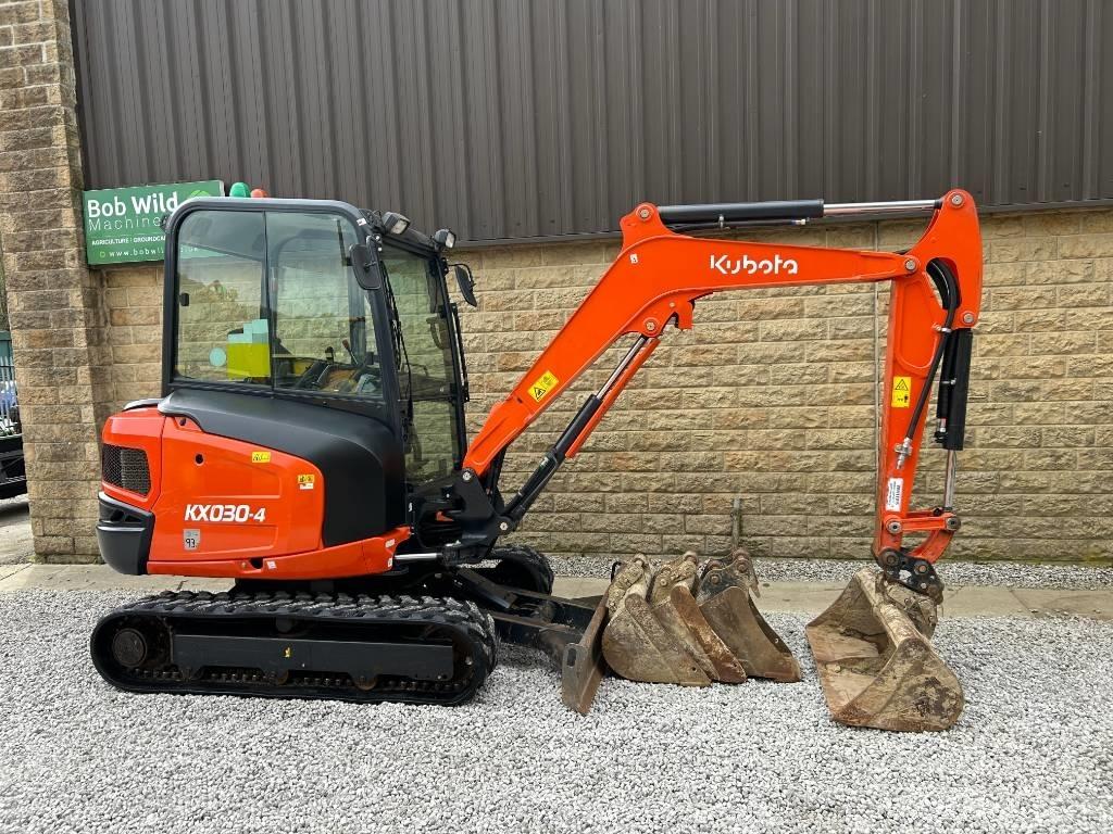 Kubota KX030-4 小型挖土機/掘鑿機<7t(小型挖掘機)