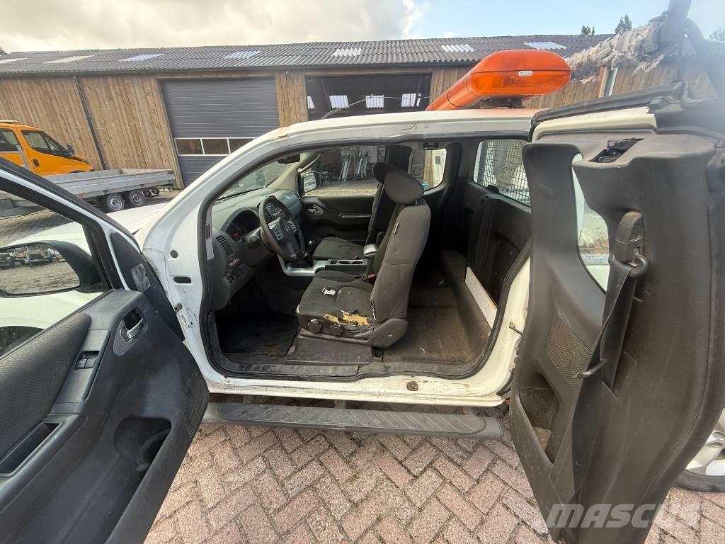 Nissan Navara 皮卡.傳統半斗卡車/側卸板