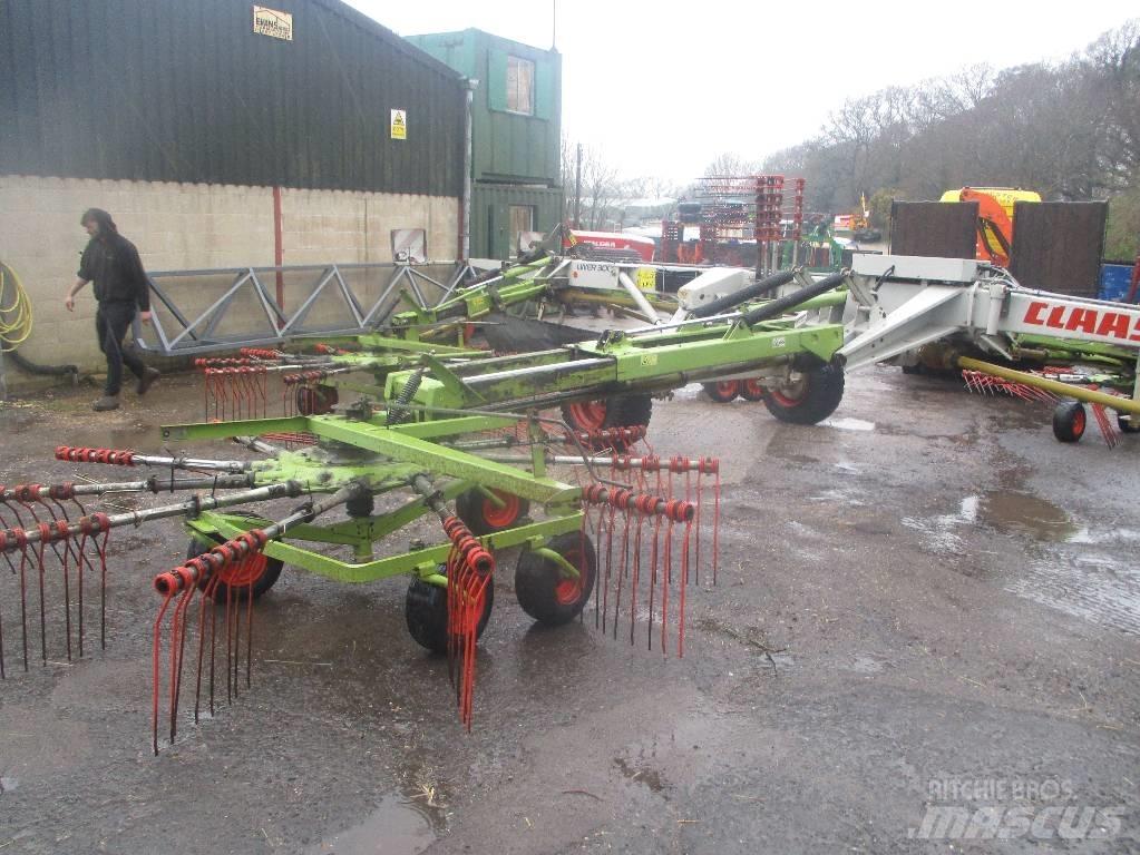 CLAAS Liner 3000 耙與翻草機