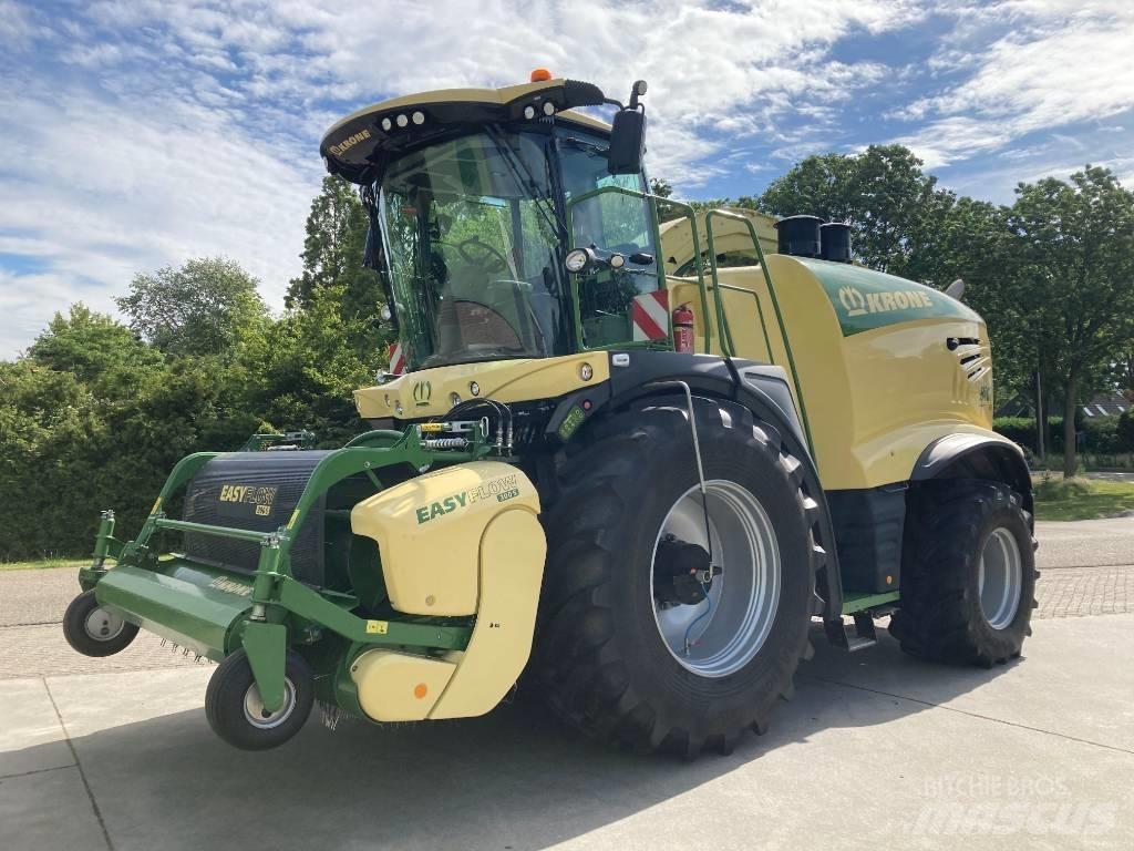 Krone BiG X 680 自走式飼料採集機