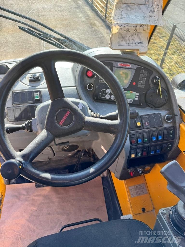 Manitou MRT 2150 伸縮臂操作車