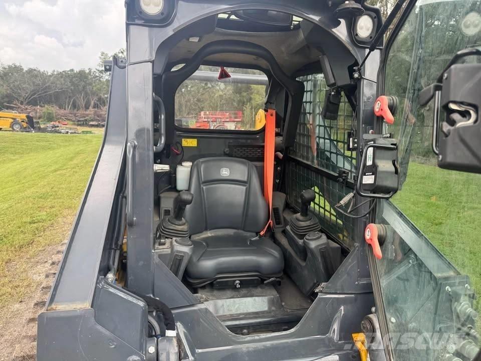 John Deere 317 滑移轉向裝載機