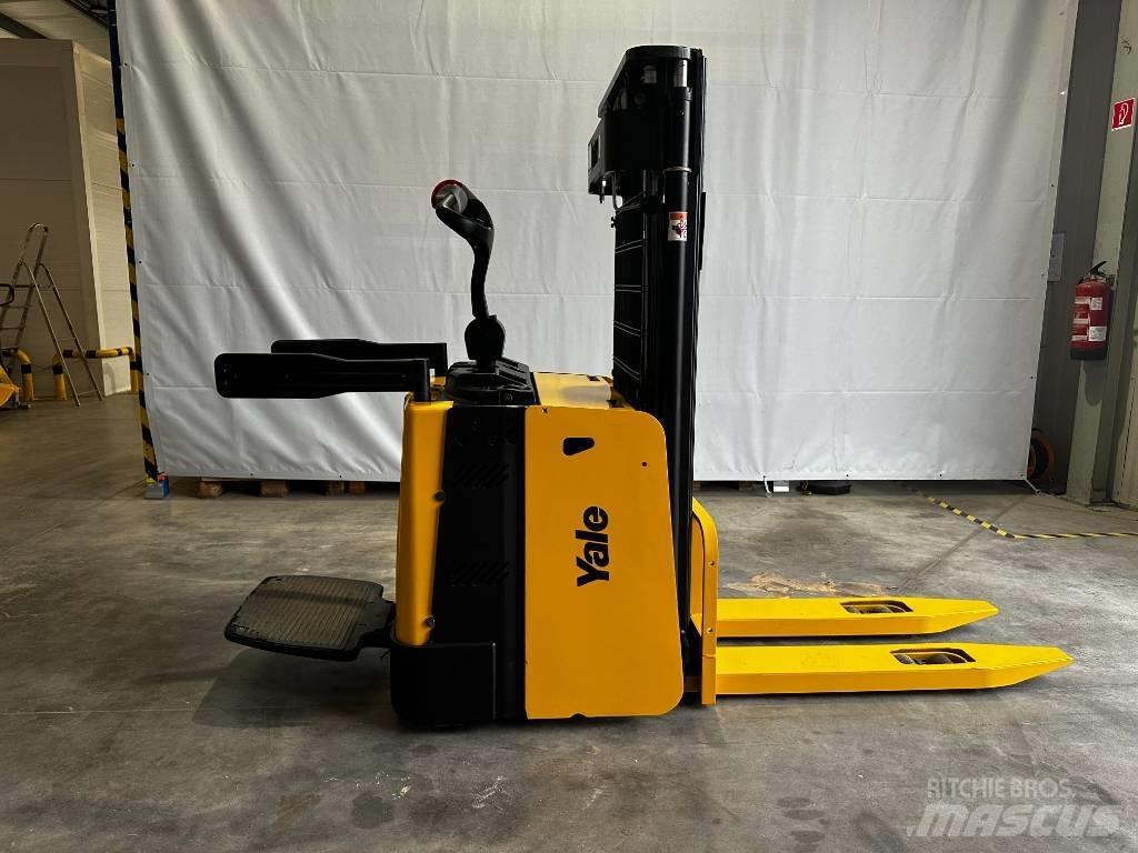 Yale MS12x 行走控制式堆積機