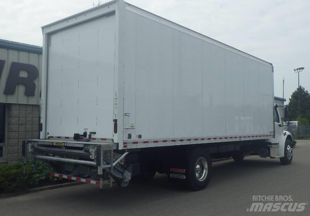 Freightliner M2 106 貨箱式卡車