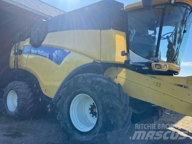 New Holland CX 8060 聯合收穫機