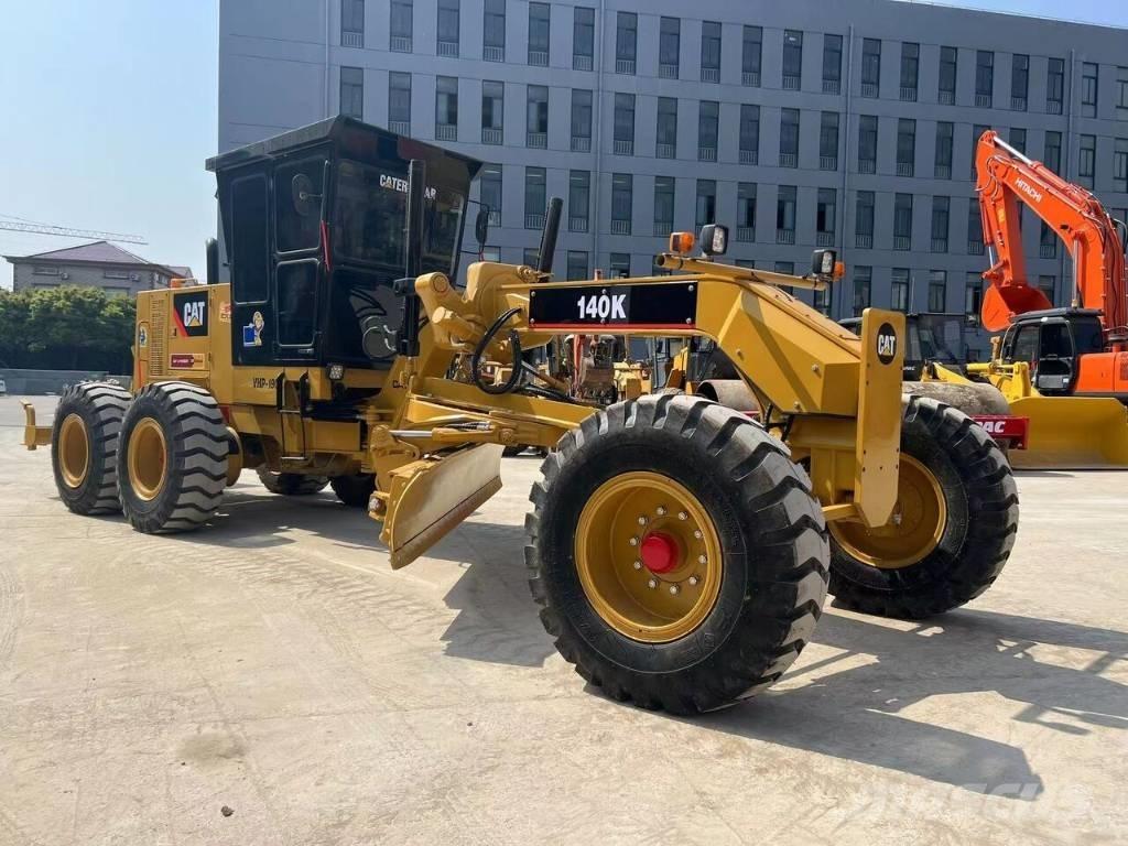 CAT 140 K 平土機