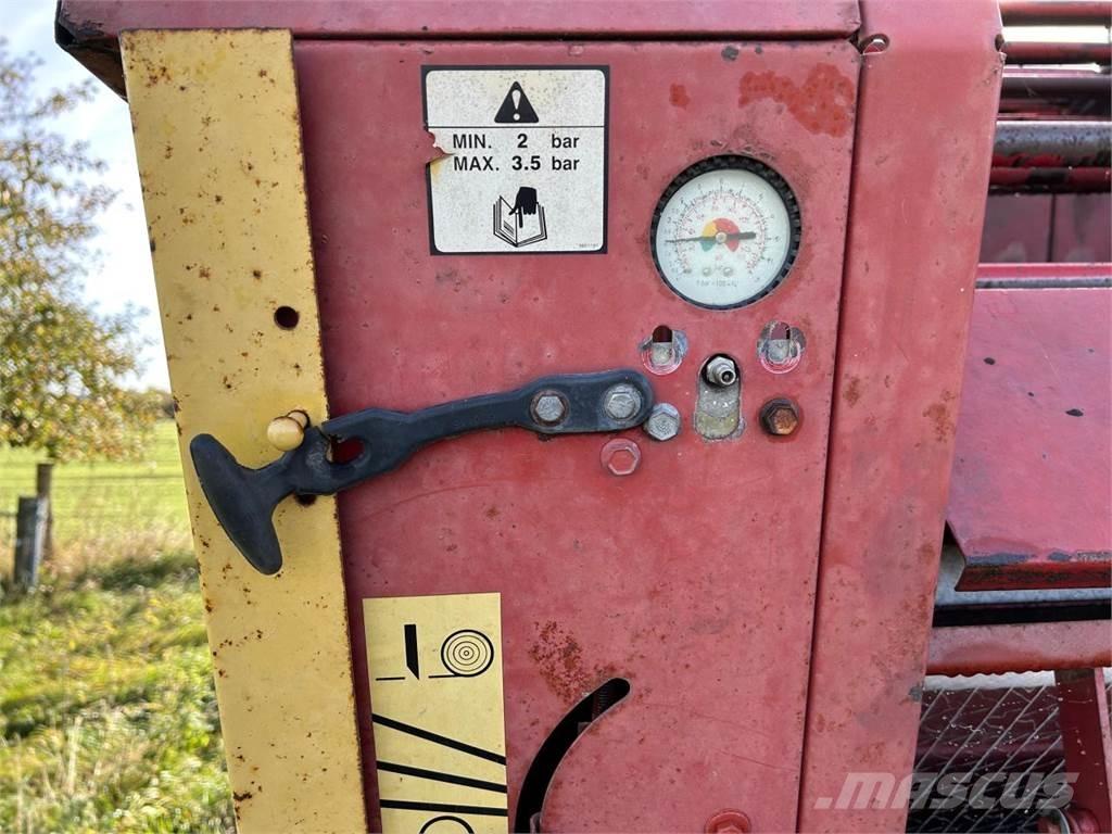 New Holland 865 圓型牧草打包機