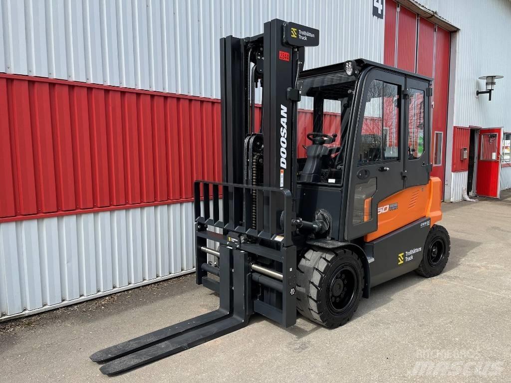 Doosan B 50 X-7 電動堆高機