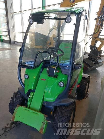 Avant 220 滑移轉向裝載機