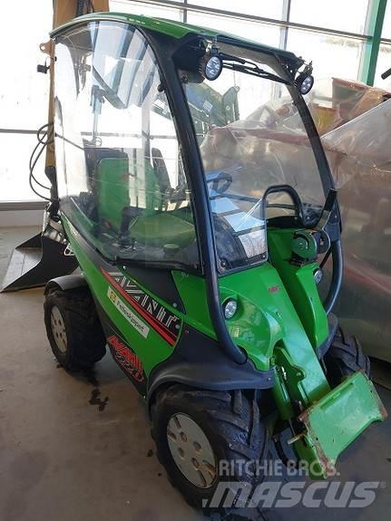 Avant 220 滑移轉向裝載機