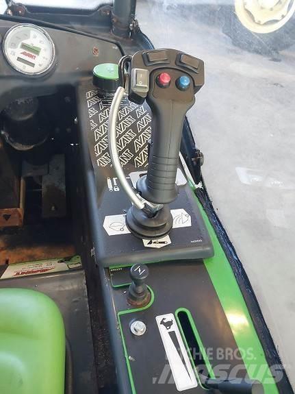 Avant 220 滑移轉向裝載機