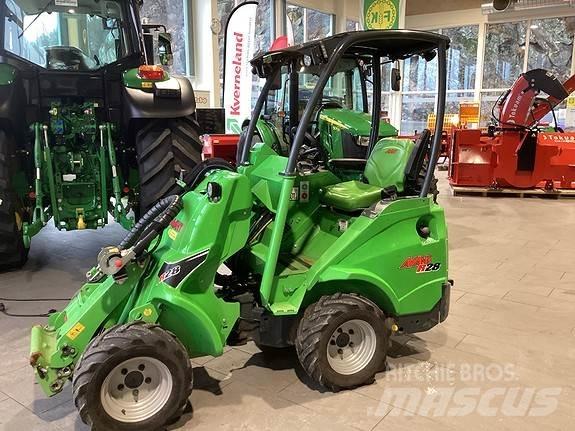 Avant R28 滑移轉向裝載機