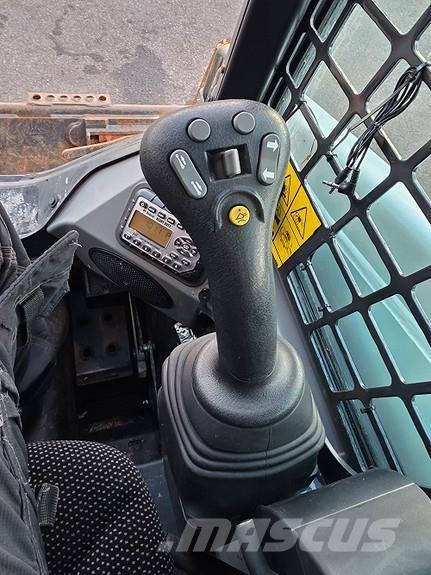 Bobcat T450 滑移轉向裝載機