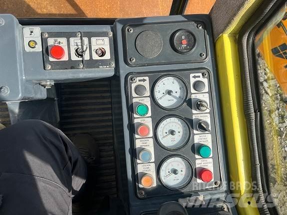 Bomag BW211 D-3 瀝青攤舖機/鋪路機