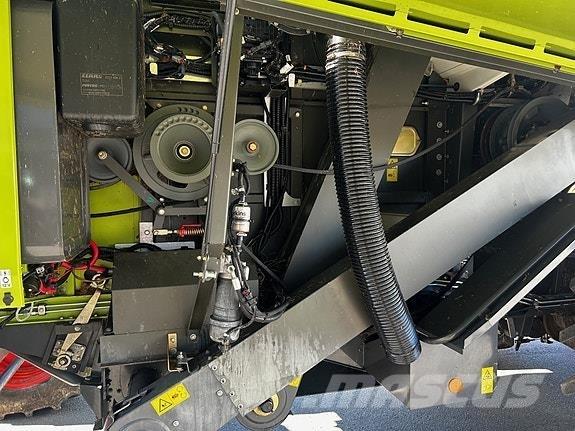 CLAAS Avero 240 聯合收穫機