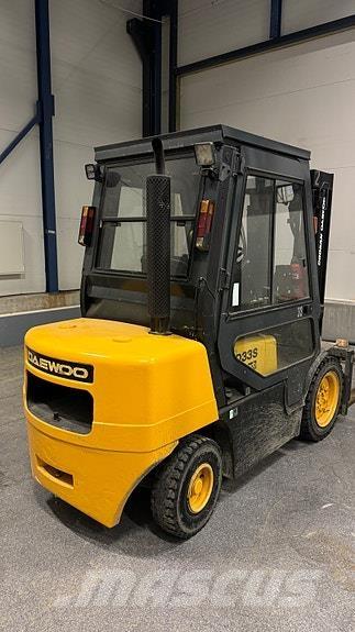 Daewoo D33S-3 柴油卡車