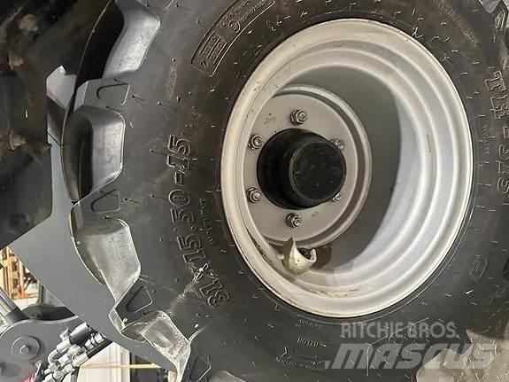 GiANT G2500HD+ 滑移轉向裝載機