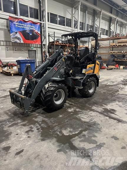 GiANT G2500HD+ 滑移轉向裝載機