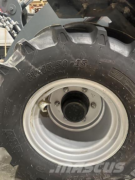 GiANT G2500HD+ 滑移轉向裝載機