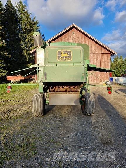 John Deere 1032 聯合收穫機