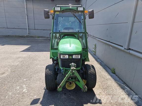 John Deere 2032R 曳引機