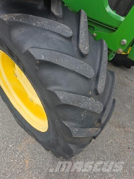 John Deere 5100R 曳引機