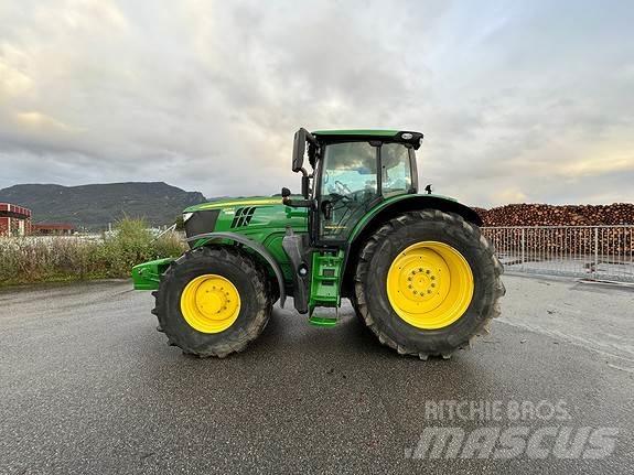 John Deere 6215R 曳引機