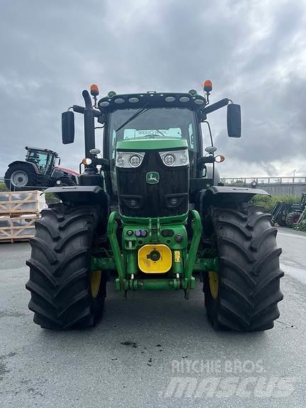 John Deere 6215R 曳引機