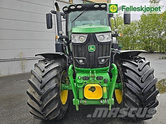 John Deere 6215R 曳引機