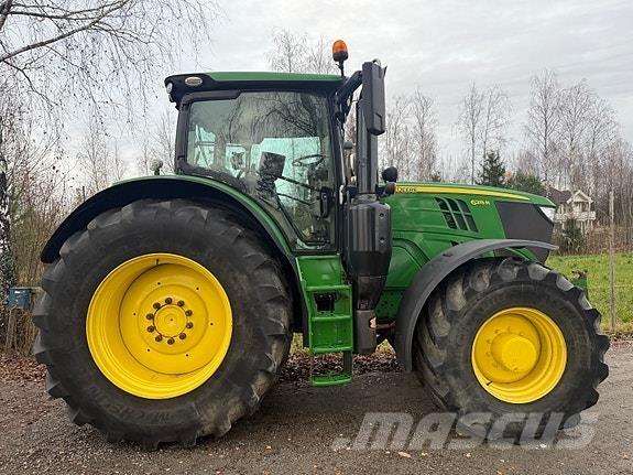 John Deere 6215R 曳引機