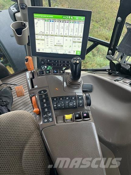 John Deere 6215R 曳引機