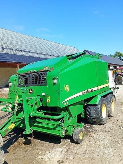 John Deere 744 圓型牧草打包機