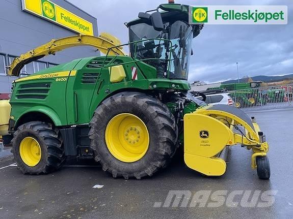 John Deere 8400 堆草機