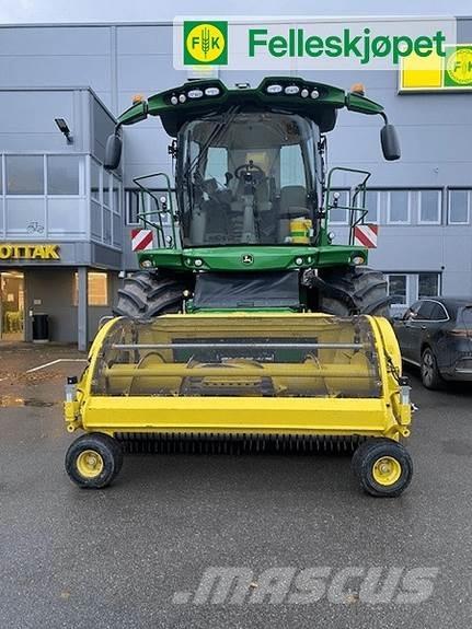 John Deere 8400 堆草機
