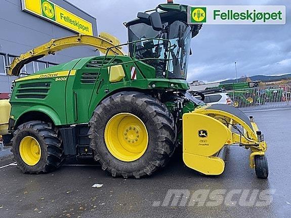 John Deere 8400 堆草機