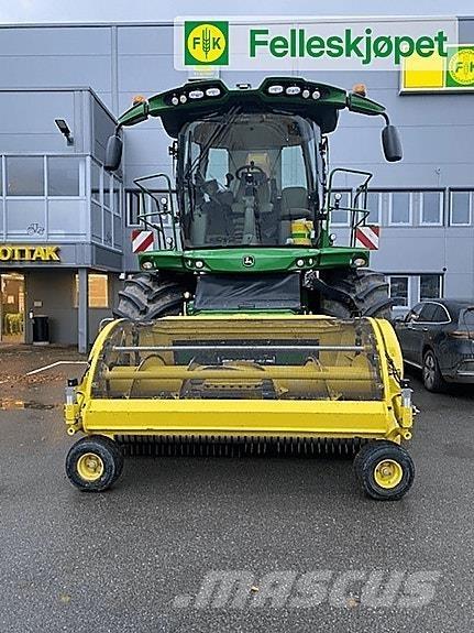 John Deere 8400 堆草機