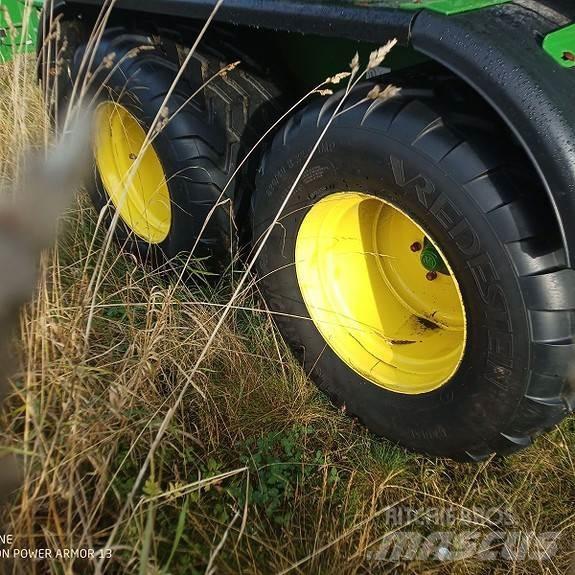 John Deere C441R 圓型牧草打包機