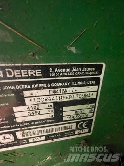 John Deere F441 圓型牧草打包機