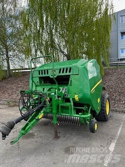 John Deere F441 圓型牧草打包機