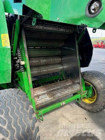 John Deere F441 圓型牧草打包機